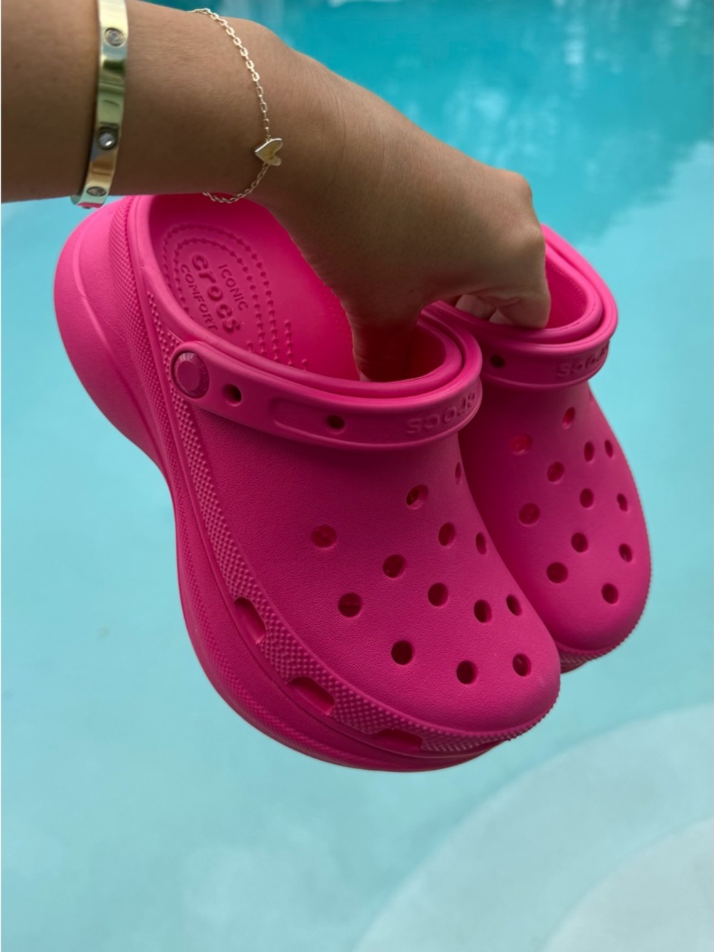 CROCS Classic Clog in Bright Pink